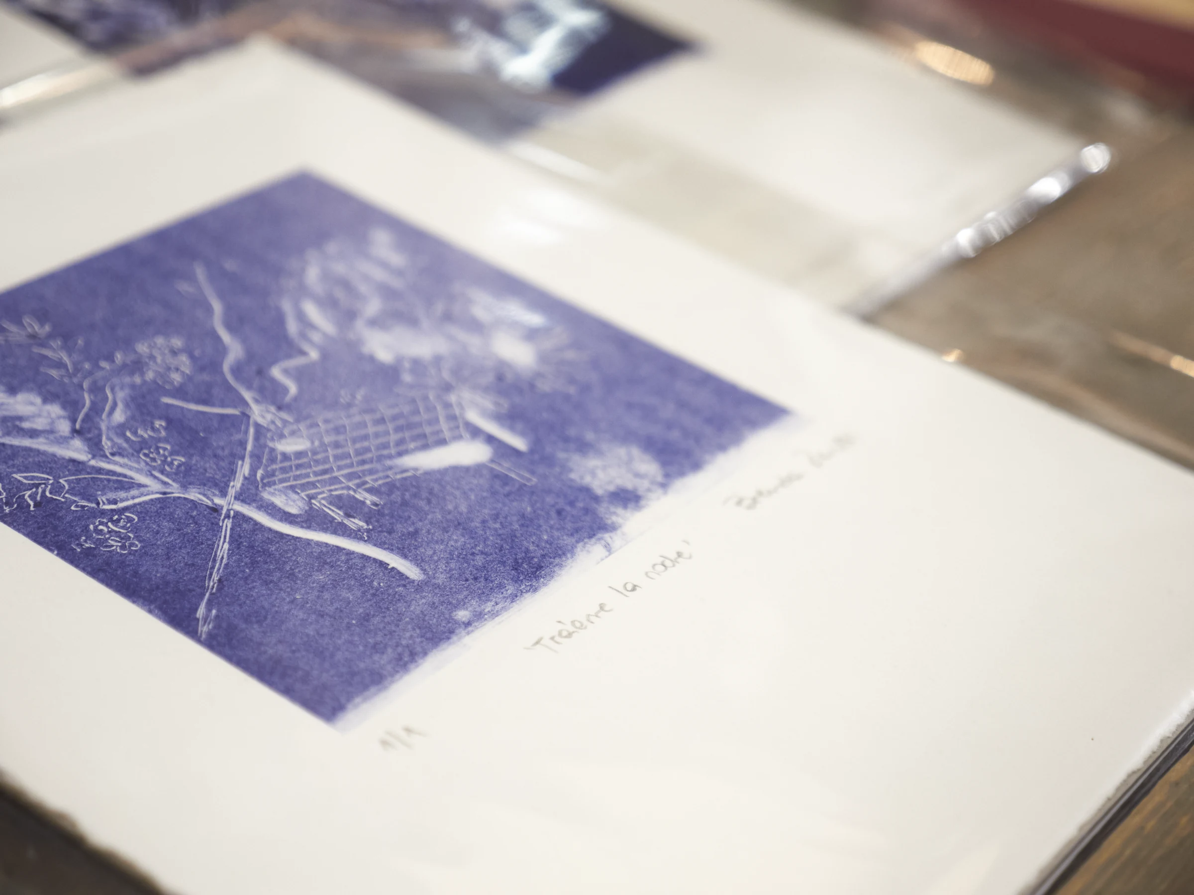 Detalle de obra gráfica azul