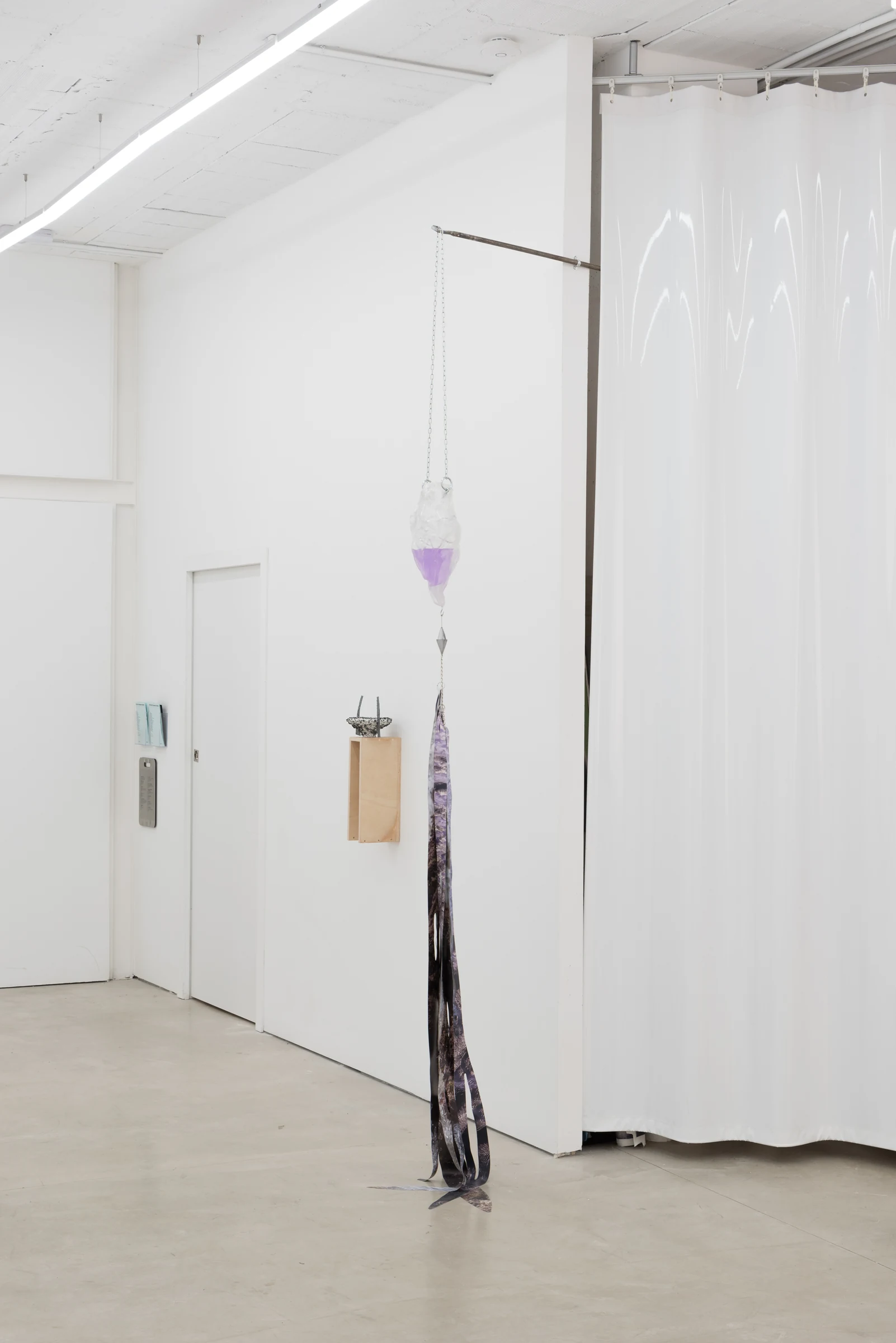 Instalación vertical en el espacio expositivo