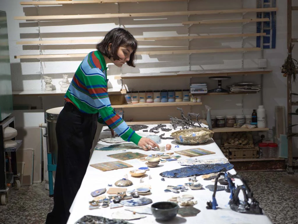 Brenda Ranieri trabajando con pruebas materiales
