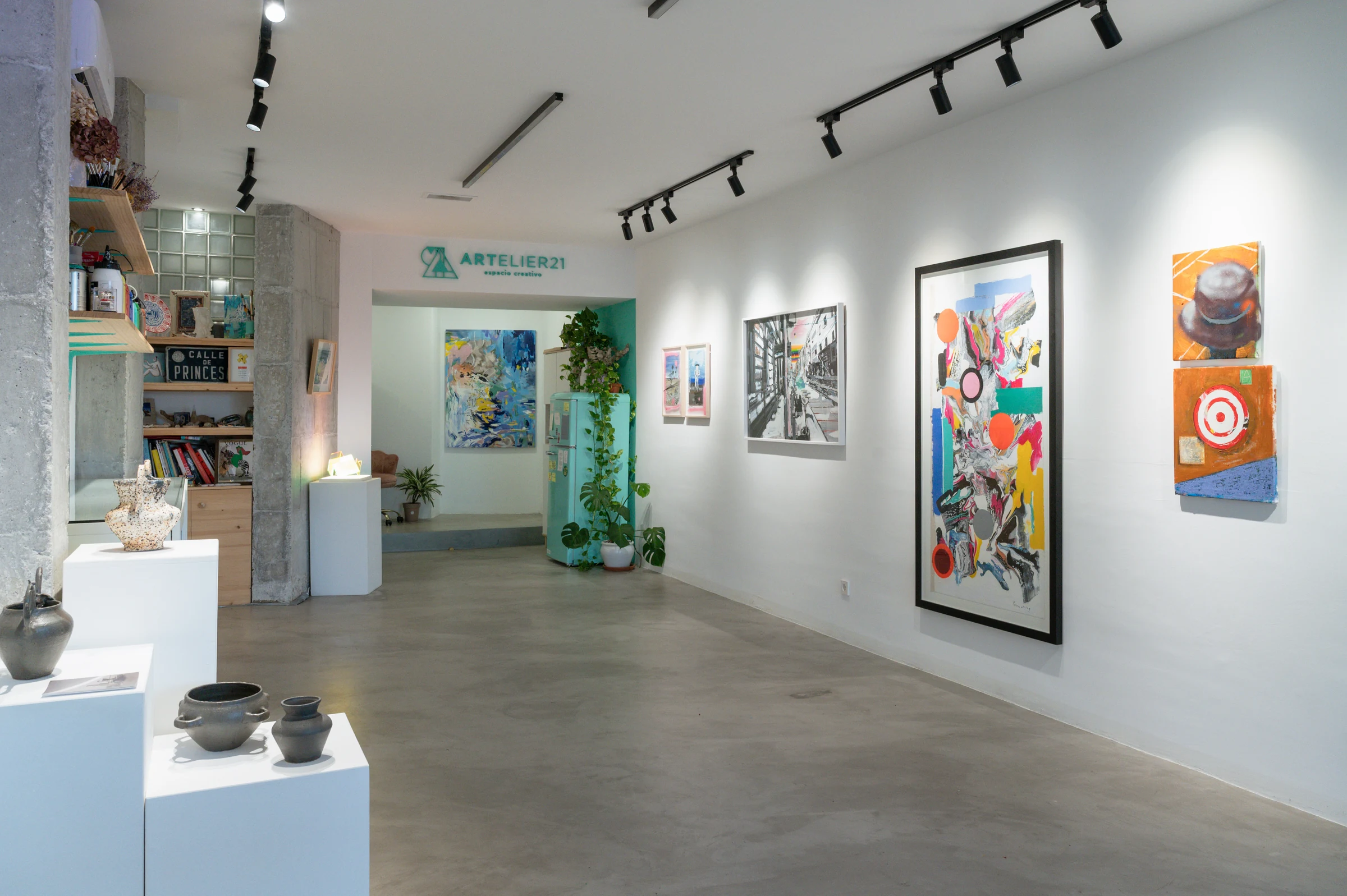 Vista general de Group show Hangar en Artelier 21